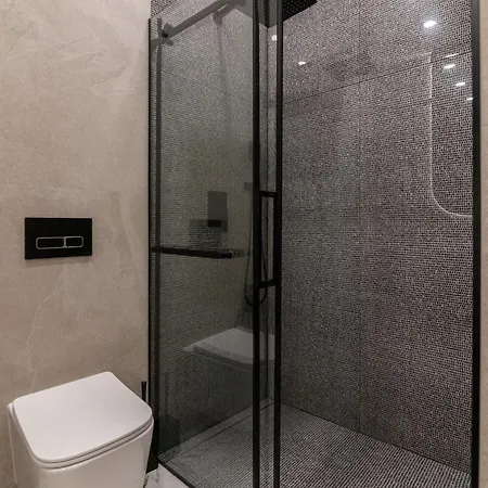 Leogrand Jacuzzi On Nalyvayka 14 Apartment *